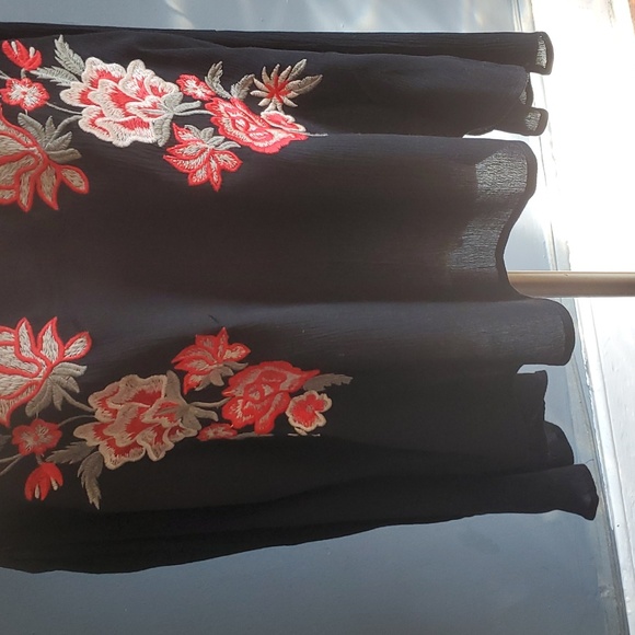 BY Together women's black embroidery top size M - Picture 5 of 15